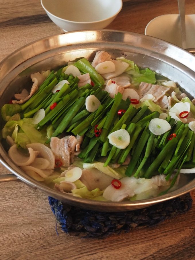 野菜もとれる！豚バラのモツ鍋風