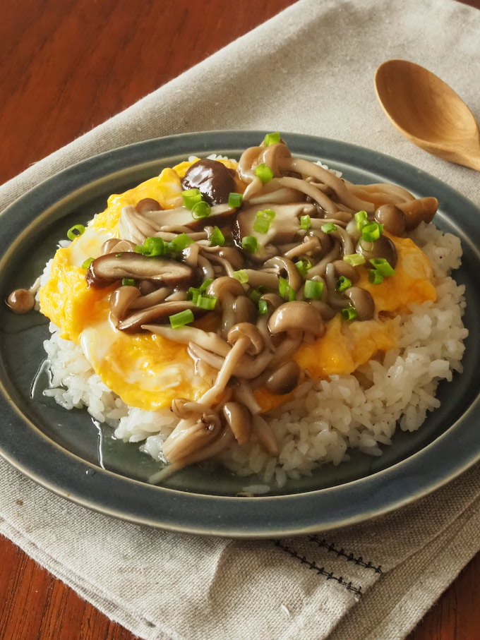 包まない！オムライスの和風きのこあんかけ