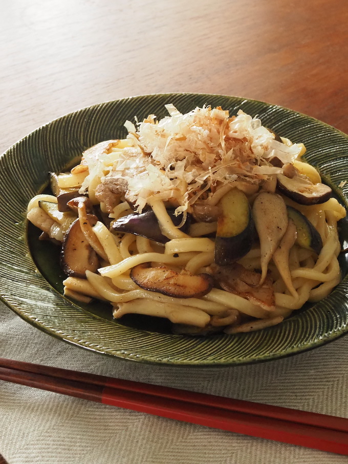 めんつゆで☆なすときのこの焼きうどん