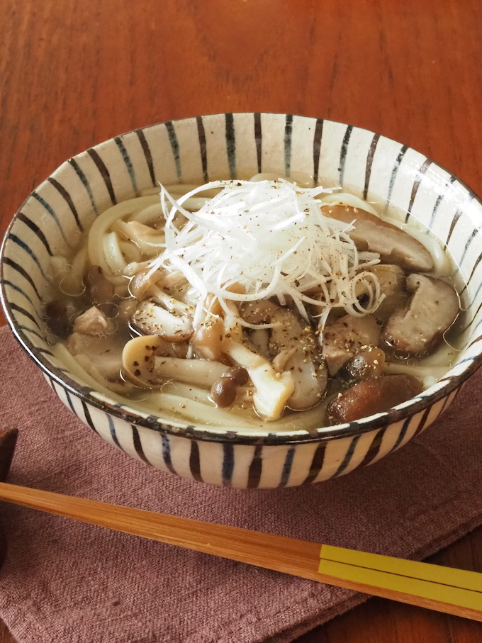 鶏とたっぷりきのこのうま塩うどん