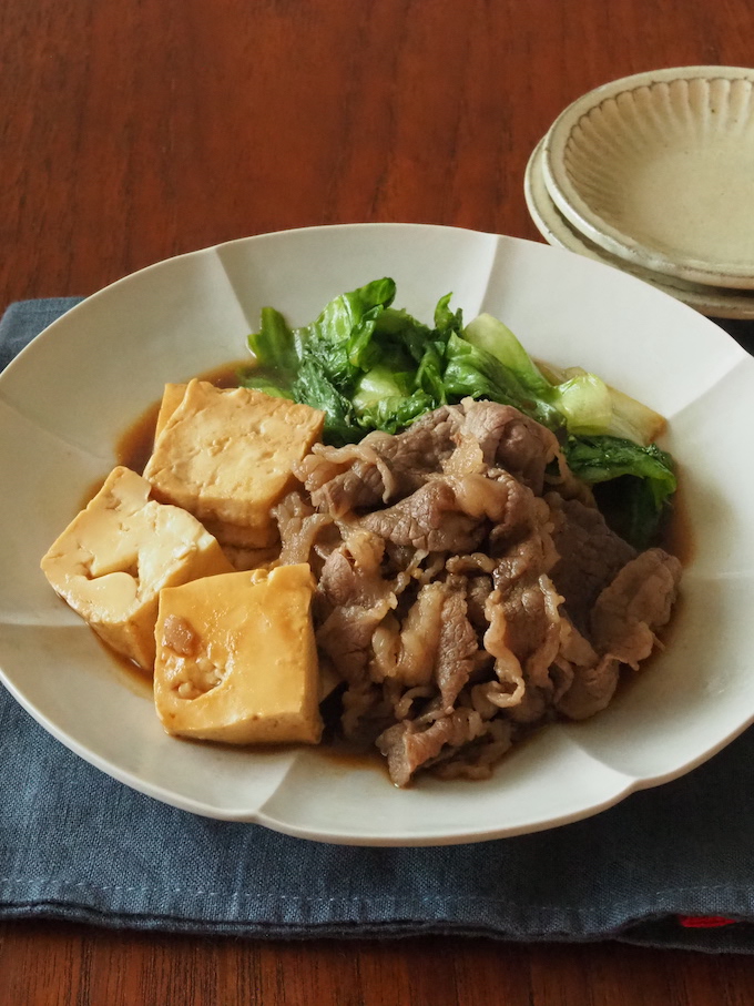 牛肉と豆腐とレタスのフライパン無水煮