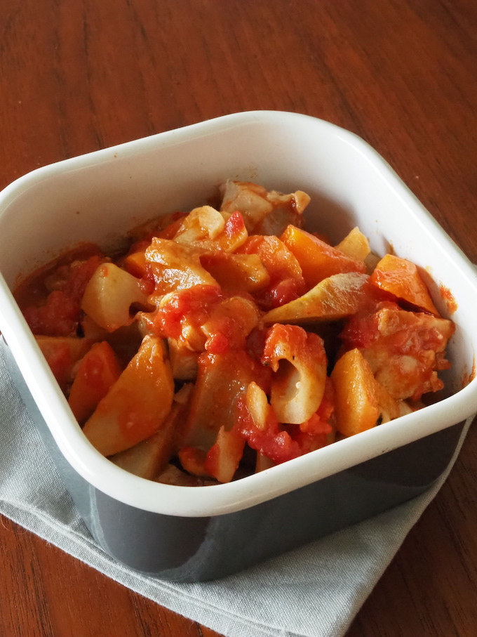 【作りおきおかず】鶏ももと根菜のトマト煮