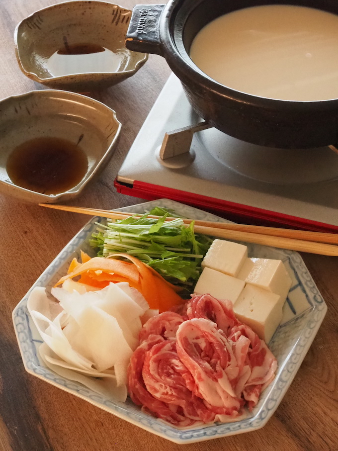 豚肉とひらひら野菜の豆乳鍋