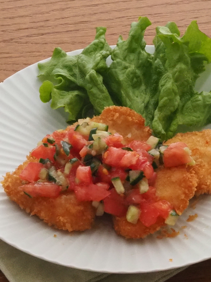 チキンフライのフレッシュ野菜ソースがけ