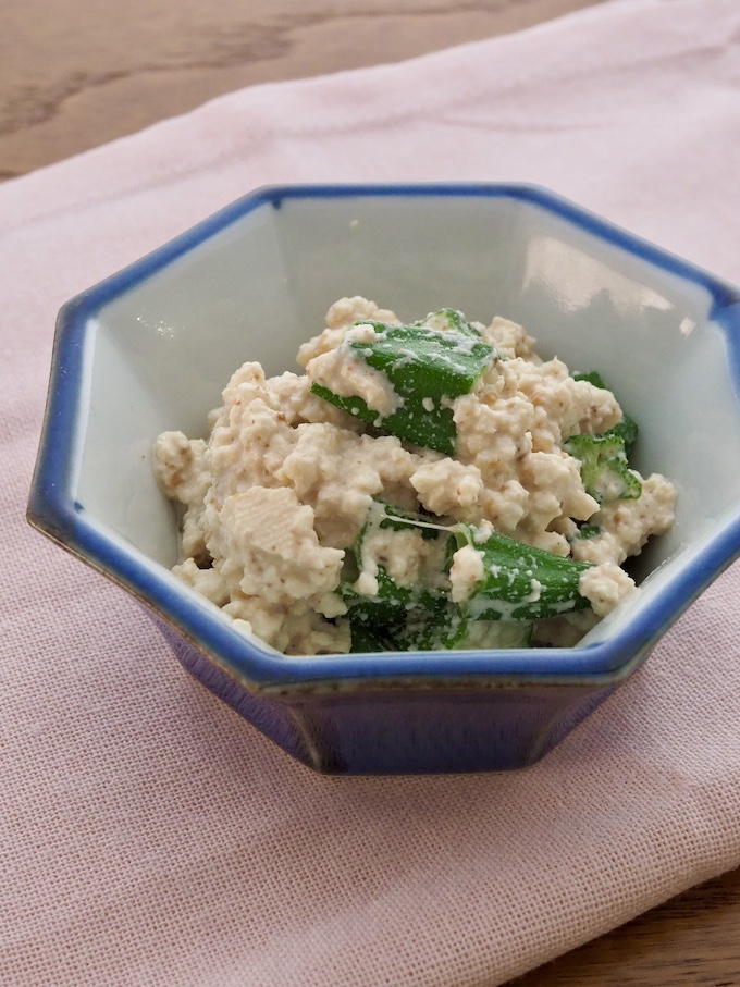 豆腐とオクラのピリ辛ごまだれ和え