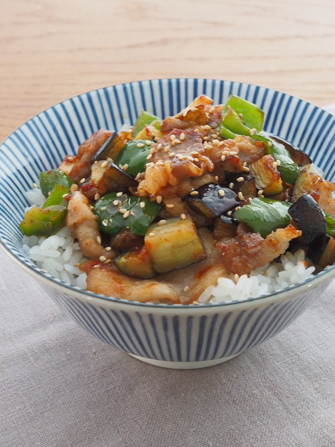 夏野菜と豚肉のコクうま丼