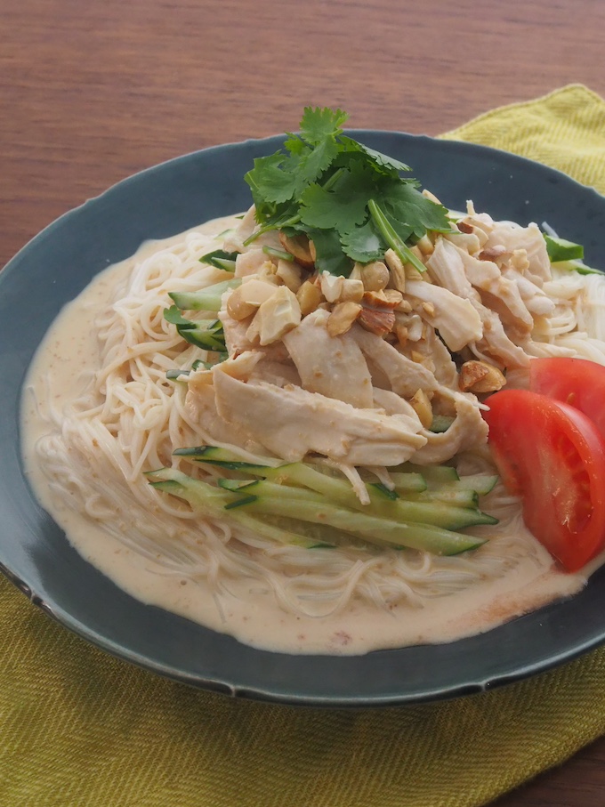 ボリューム◎！鶏のごまだれそうめん