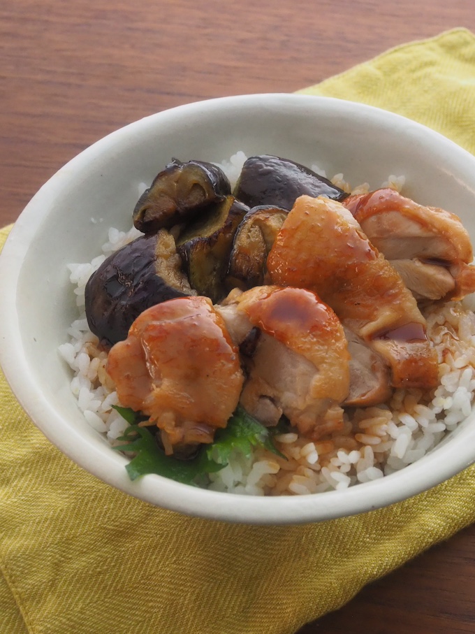 鶏肉となすの旨照り焼き丼